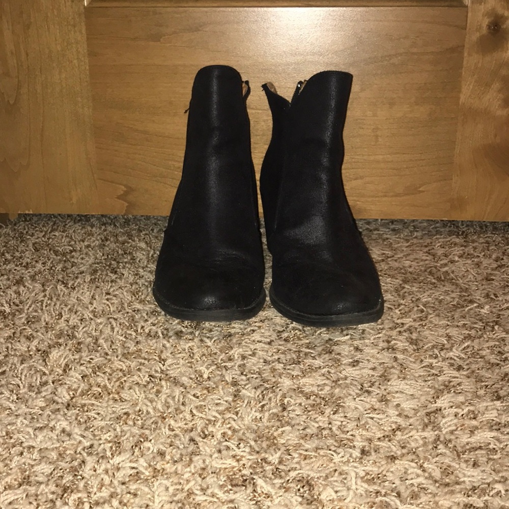 BLACK BOOTIES